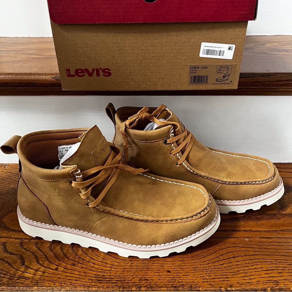 NIB Levi’s Men's Joshua Faux Leather Lace-Up Boots Size 9 or 10 Wheat Tan
